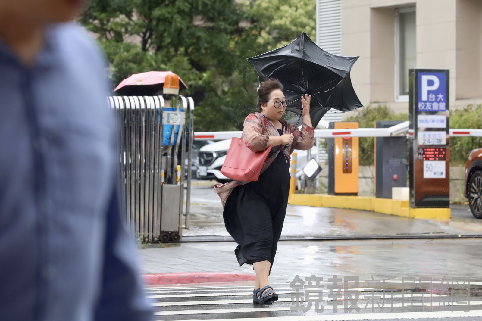 出門帶傘！今起雷雨狂炸　北台低溫探18度一路變到週末