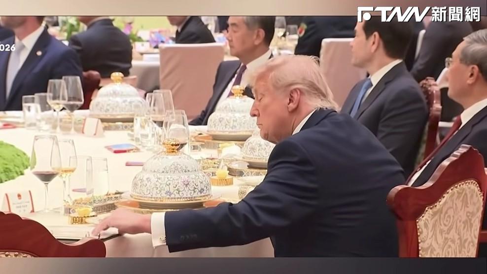 川普偷看習近平「神秘小本本」？國宴畫面瘋傳　眼尖網揪真相：是他的文件夾