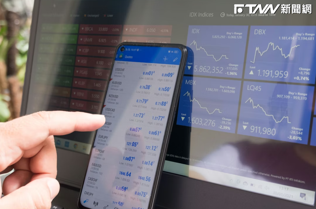 湊1500萬買0056！他把定存、儲蓄險全賣轉ETF　財經作家點頭：只有適不適合