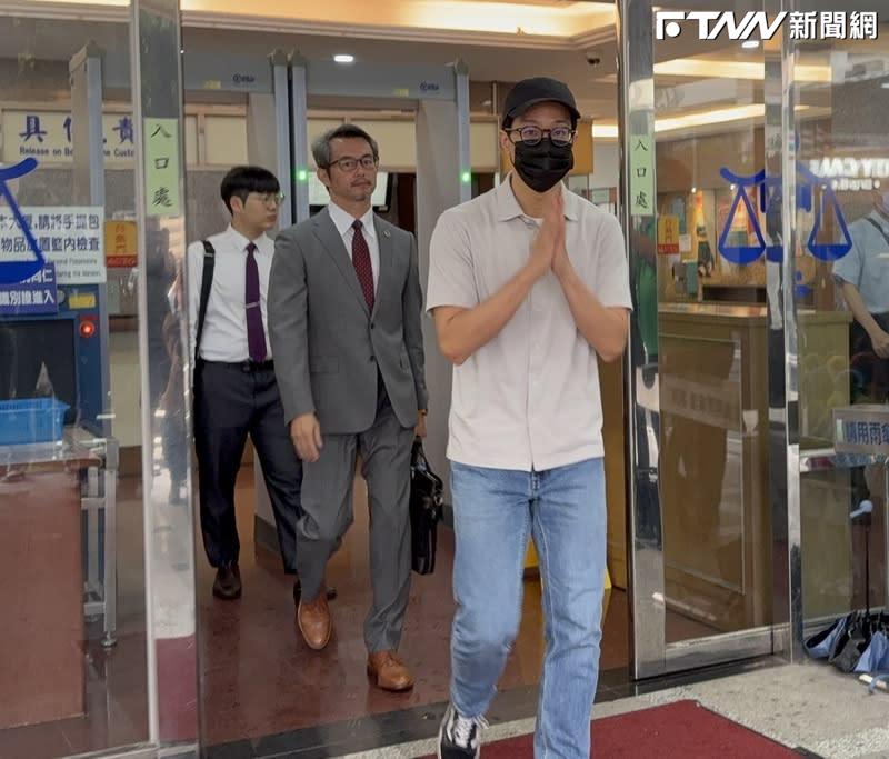 薛仕凌閃兵案今開庭！遭求刑2年半仍不認罪　雙手合十避談高血壓：會向法官陳述
